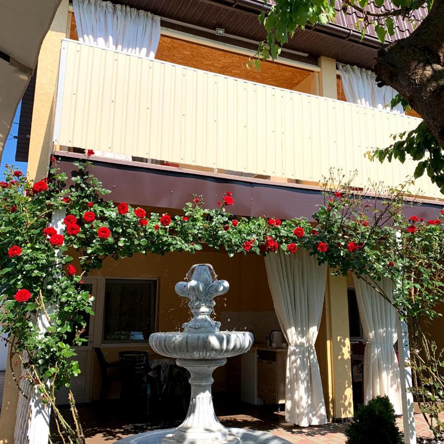 Guest House Santin Chornomorsk Ngoại thất bức ảnh