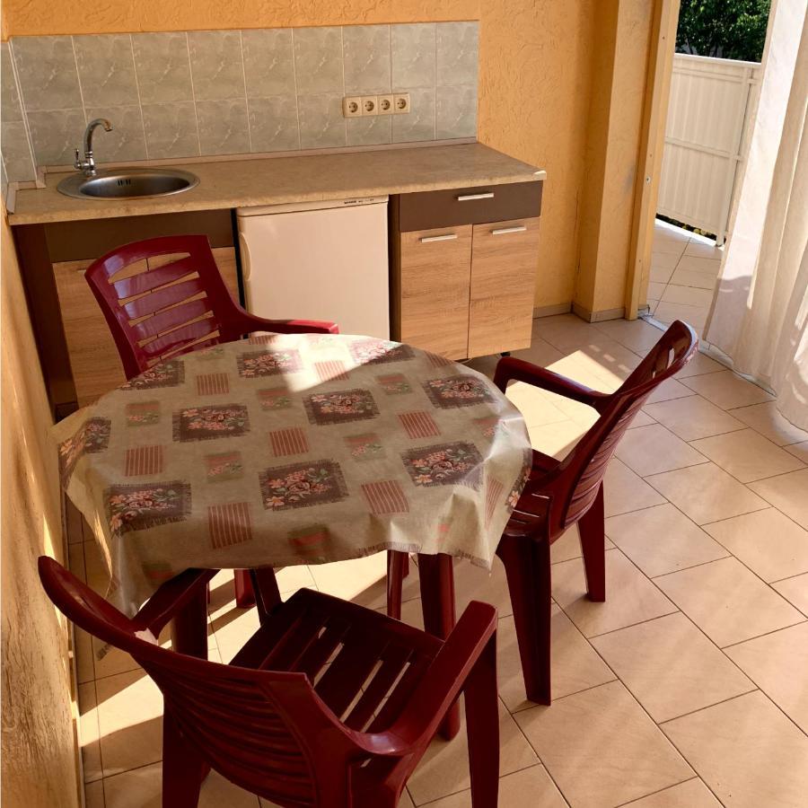Guest House Santin Chornomorsk Ngoại thất bức ảnh