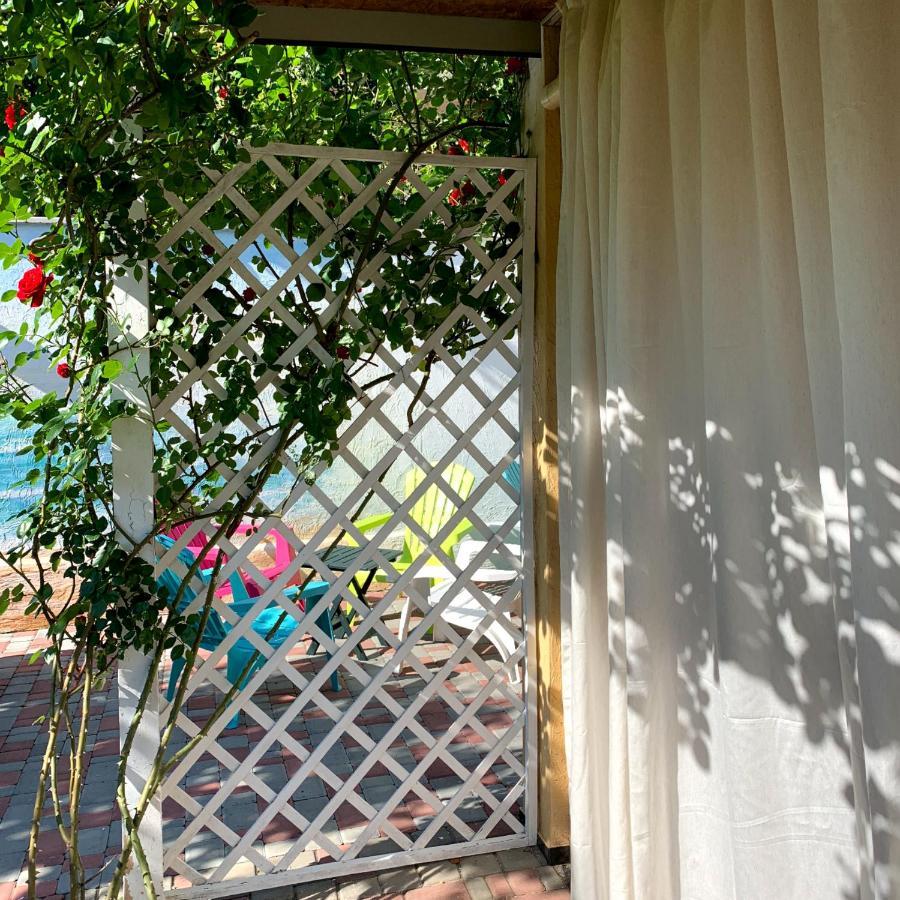 Guest House Santin Chornomorsk Ngoại thất bức ảnh