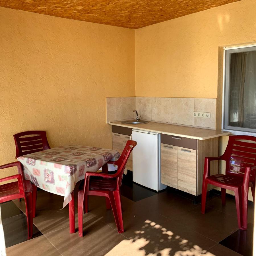Guest House Santin Chornomorsk Ngoại thất bức ảnh