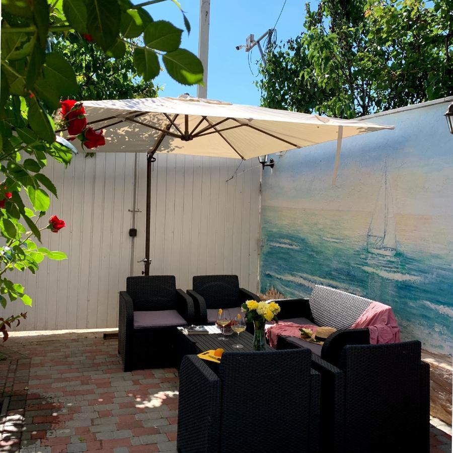 Guest House Santin Chornomorsk Ngoại thất bức ảnh