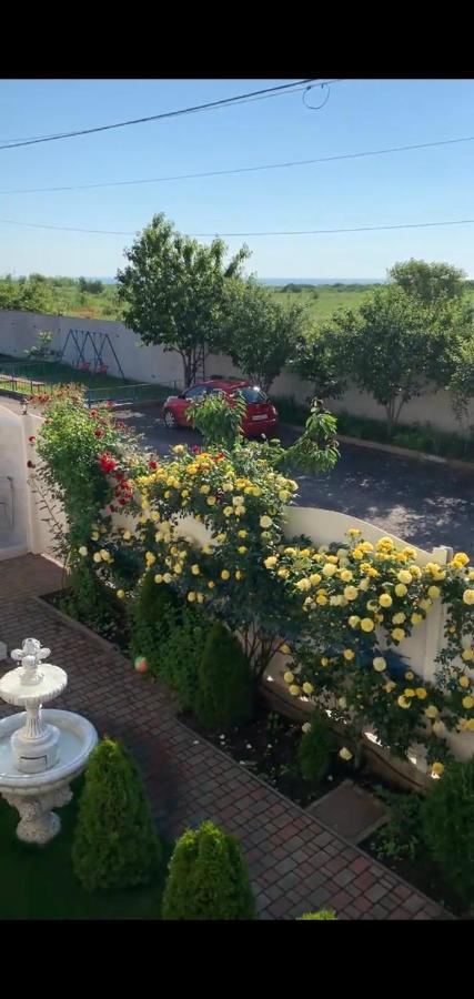 Guest House Santin Chornomorsk Ngoại thất bức ảnh